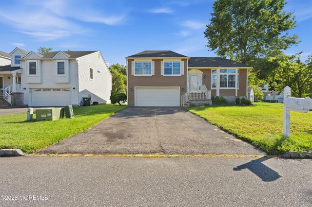 2 Honey Locust Lane, Howell, NJ 07731