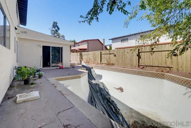 7934 Blossom Ln, Lemon Grove, CA 91945