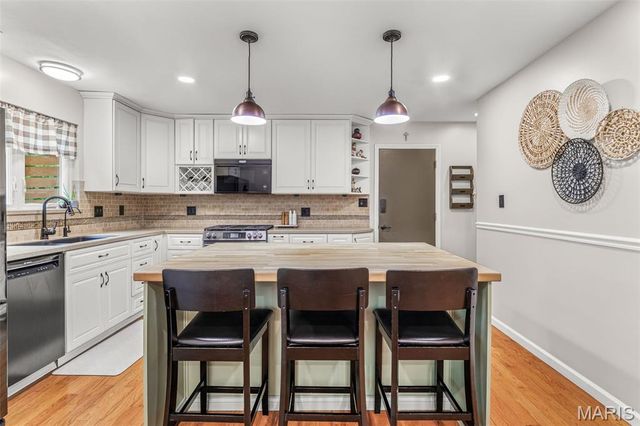 218 Aspen Village Drive, Ellisville, MO 63021