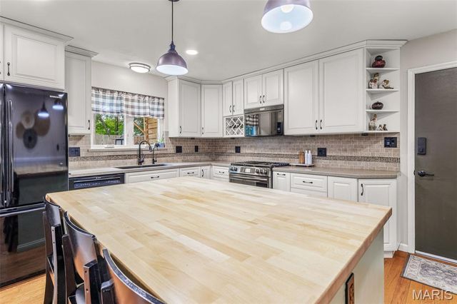 218 Aspen Village Drive, Ellisville, MO 63021