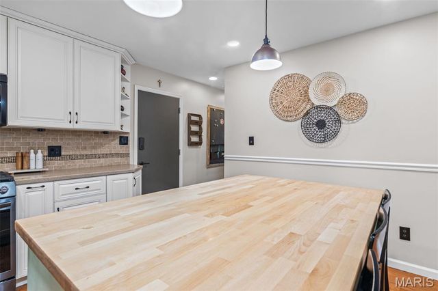218 Aspen Village Drive, Ellisville, MO 63021