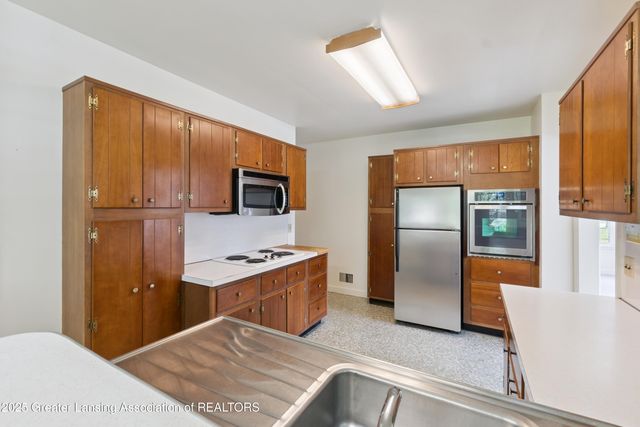 5538 W St Joe Highway, Lansing, MI 48917