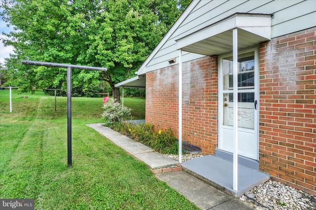 3967 BAHN AVE, York, PA 17408