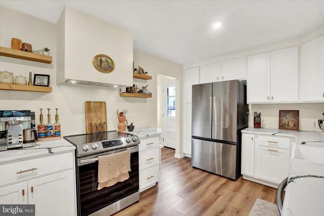 3967 BAHN AVE, York, PA 17408