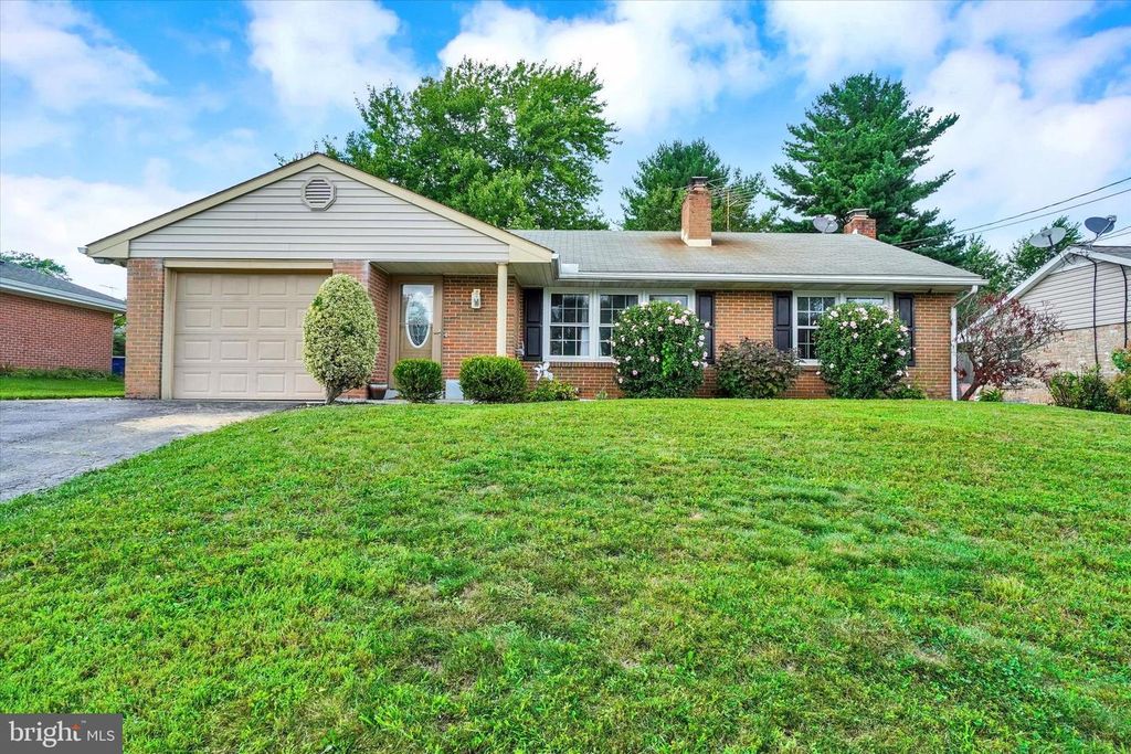 3967 BAHN AVE, York, PA 17408