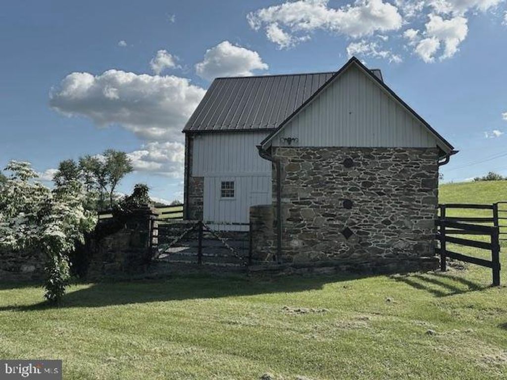36437 WHISPERING SPRINGS CT, Purcellville, VA 20132