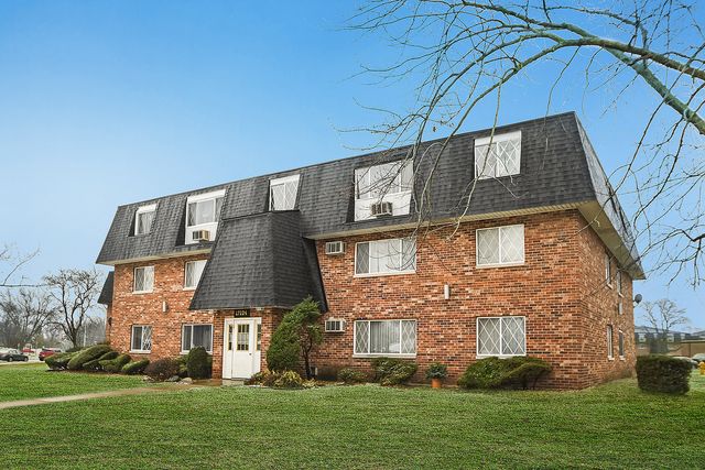 17204 71st Avenue 1, Tinley Park, IL 60477