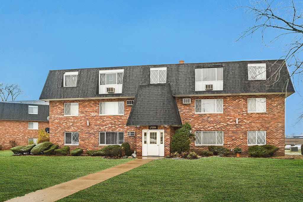 17204 71st Avenue 1, Tinley Park, IL 60477