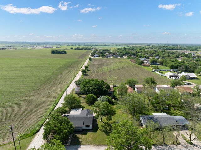 101 Circle Drive, Itasca, TX 76055
