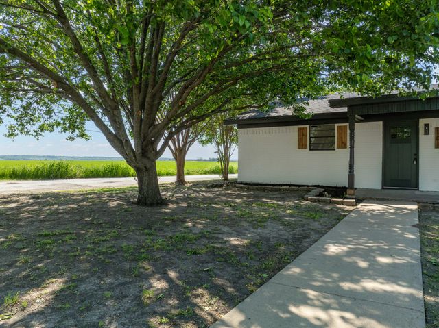 101 Circle Drive, Itasca, TX 76055