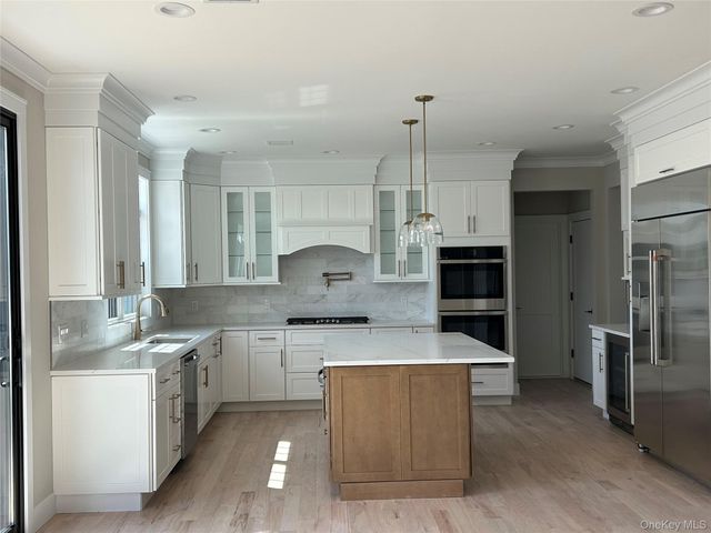 119 Choir Lane, Westbury, NY 11590