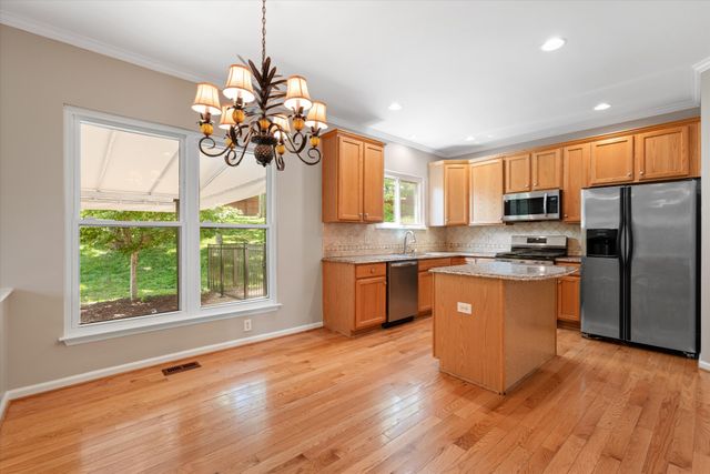103 Masters Ct, Hendersonville, TN 37075