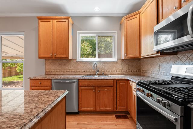 103 Masters Ct, Hendersonville, TN 37075