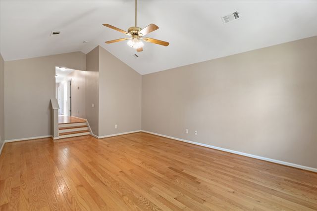 103 Masters Ct, Hendersonville, TN 37075