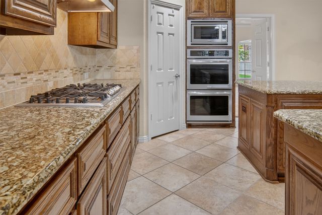 6132 Falls Lake Road, Fort Worth, TX 76179