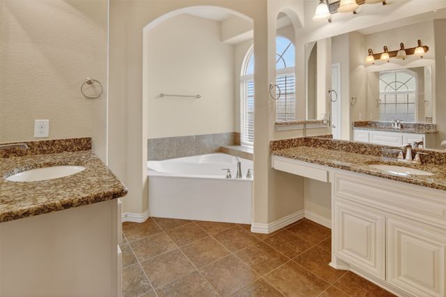 6132 Falls Lake Road, Fort Worth, TX 76179