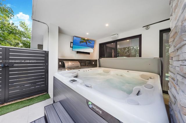 106 NE 16th Terrace 106, Fort Lauderdale, FL 33301