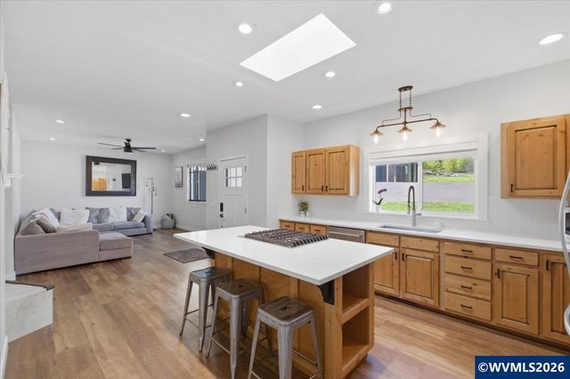 241 Kouns Dr NW, Albany, OR 97321