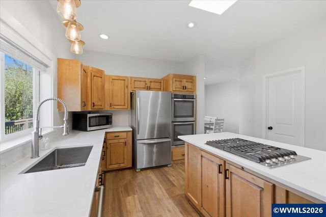 241 Kouns Dr NW, Albany, OR 97321