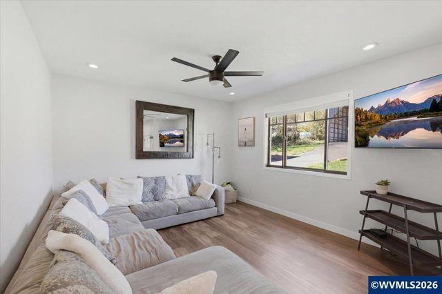 241 Kouns Dr NW, Albany, OR 97321