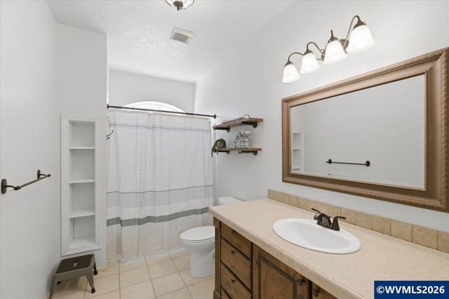 241 Kouns Dr NW, Albany, OR 97321