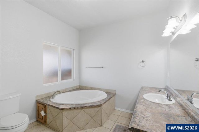 241 Kouns Dr NW, Albany, OR 97321