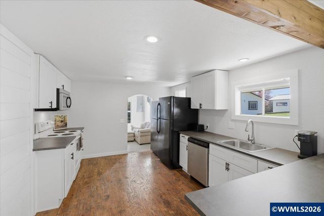 241 Kouns Dr NW, Albany, OR 97321