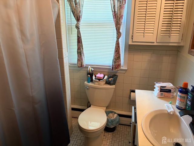 1033 Clinton Avenue, South Plainfield, NJ 07080