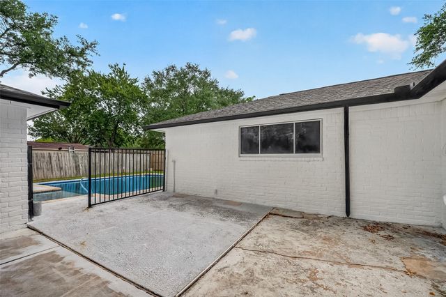 16303 Townes Road, Friendswood, TX 77546