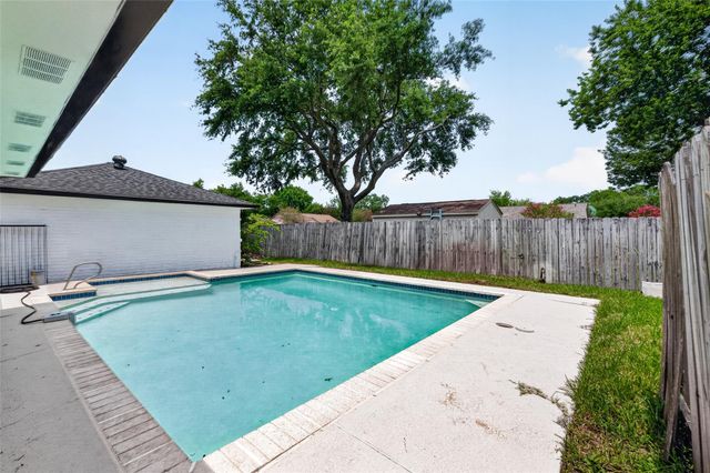 16303 Townes Road, Friendswood, TX 77546