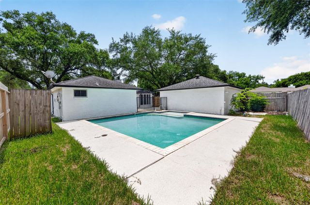 16303 Townes Road, Friendswood, TX 77546
