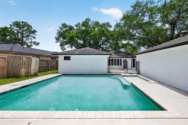 16303 Townes Road, Friendswood, TX 77546