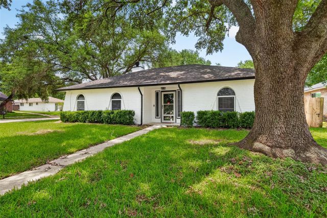 16303 Townes Road, Friendswood, TX 77546