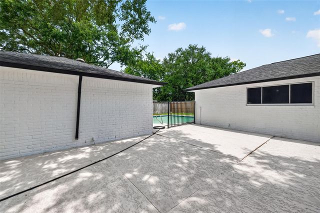 16303 Townes Road, Friendswood, TX 77546