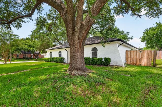 16303 Townes Road, Friendswood, TX 77546