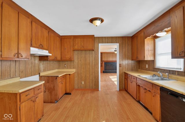 802 Chapel Hill Road, Indianapolis, IN 46214