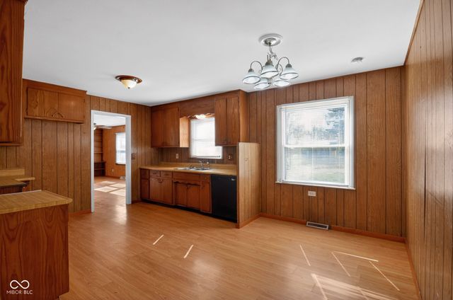 802 Chapel Hill Road, Indianapolis, IN 46214