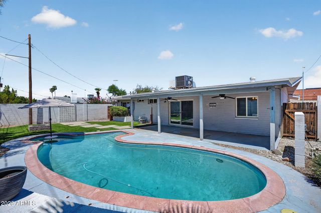 8449 E JACKRABBIT Road, Scottsdale, AZ 85250