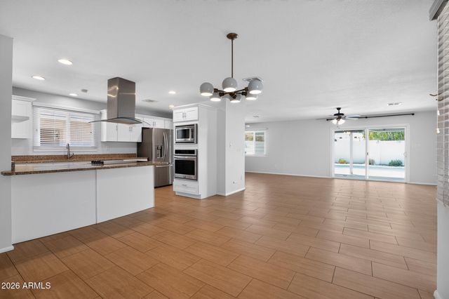 8449 E JACKRABBIT Road, Scottsdale, AZ 85250