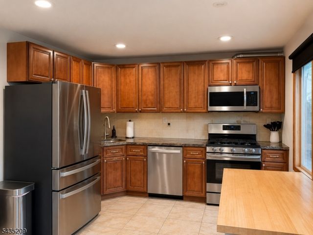 444 Brookside Ln, Hillsborough Twp., NJ 08844