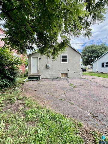 425 N Menlo Ave Avenue, Sioux Falls, SD 57104
