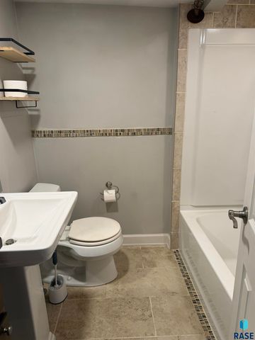 425 N Menlo Ave Avenue, Sioux Falls, SD 57104