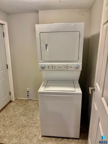 425 N Menlo Ave Avenue, Sioux Falls, SD 57104