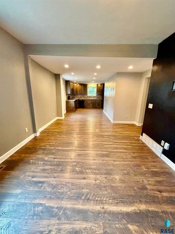 425 N Menlo Ave Avenue, Sioux Falls, SD 57104