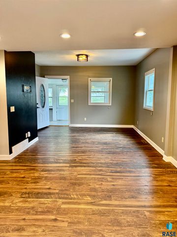 425 N Menlo Ave Avenue, Sioux Falls, SD 57104