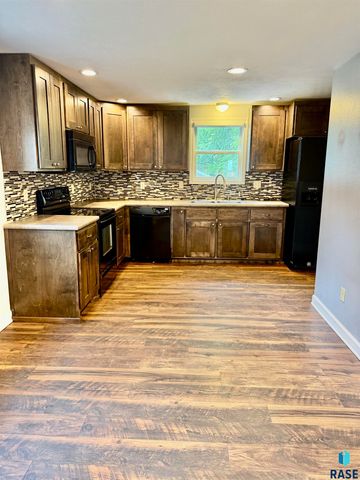 425 N Menlo Ave Avenue, Sioux Falls, SD 57104