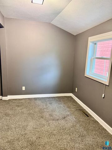 425 N Menlo Ave Avenue, Sioux Falls, SD 57104