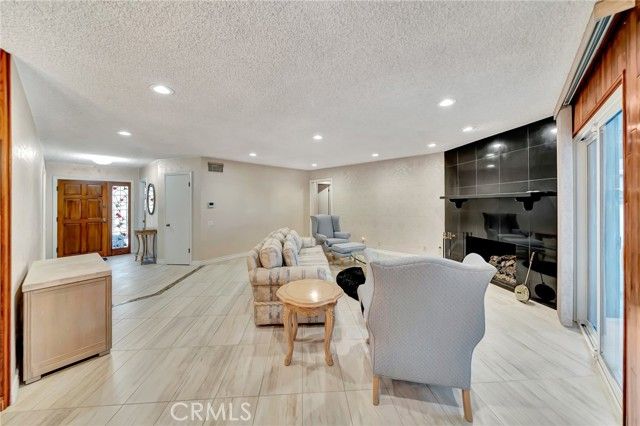 24206 Saint Edens, West Hills (los Angeles), CA 91307