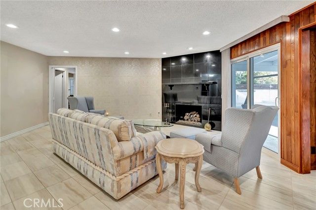 24206 Saint Edens, West Hills (los Angeles), CA 91307