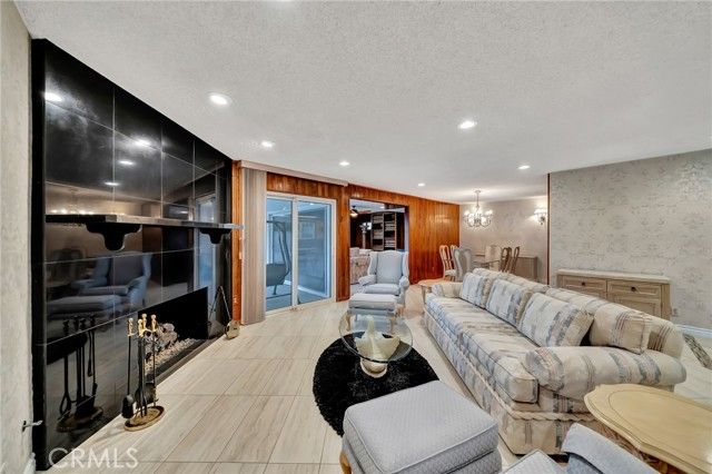 24206 Saint Edens, West Hills (los Angeles), CA 91307